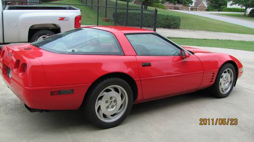 Red 1994 chevrolet corvette base hatchback 2-door 5.7l