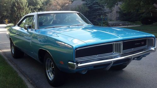 1969 dodge charger with 528 hemi and numbers matching 383 - fully restored