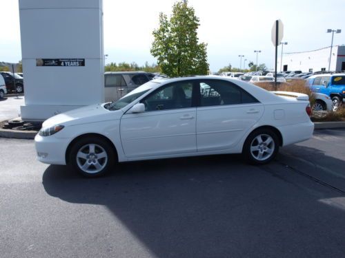 White camry 2005 sedan se moonroof automatic 2.4 4cylinder clean carfax