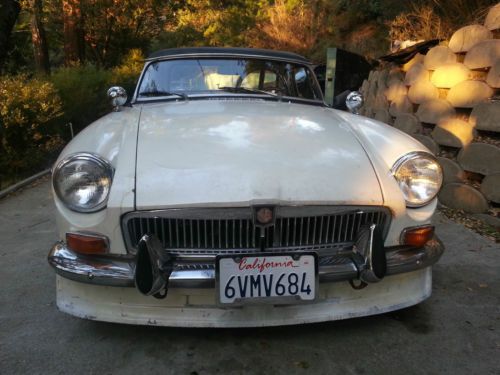 Mg: mgb roadster desirable 1966 with  hardtop / no reserve