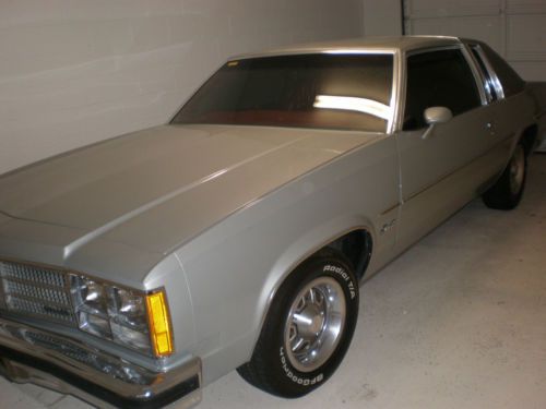 Silver 1978 olds holiday 88