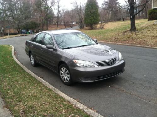 2005 toyota camry  le  equipped  one owner  bin  low reserve
