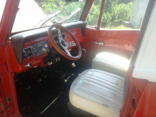 Red and white 68 jeepster commando 4x4 3 speed  cruiser good