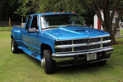 1997 chevrolet 3500 truck diesel dual wheels. 118,500 miles!