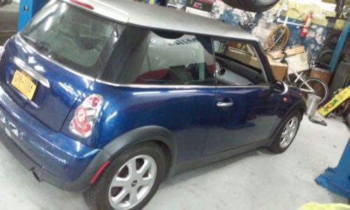 2003 mini cooper, great on gas, heated seats, blue