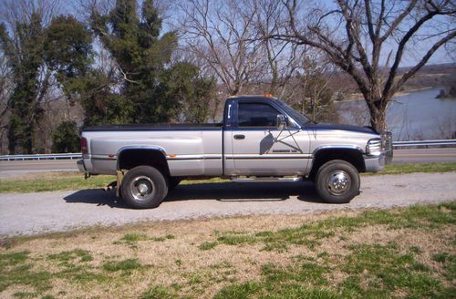 1995 dodge ram 3500 dually 4x4 with v-10  only 136k miles
