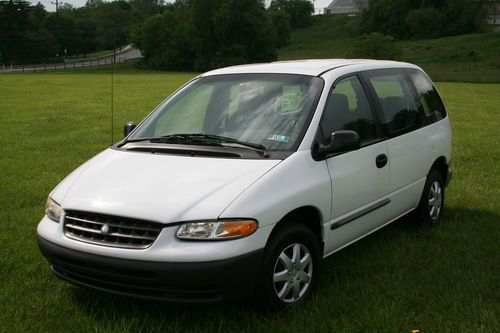 2000 plymouth voyager -clean-in house lease/finance-runs and drives great