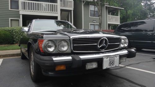 Black 1989 mercedes benz sl, roadster with two tops