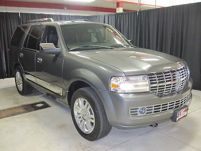 Leather, heated and cooled seats, power liftgate, moonroof, power 3rd row,loaded