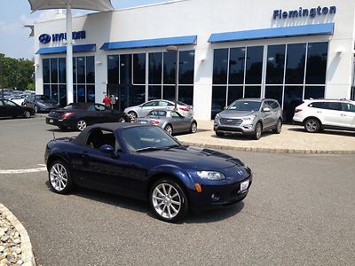 Low reserve convertible 6 speed fuel efficient soft top sport cd player