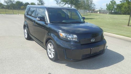 2010 scion xb. only 34k miles. alloy wheels. spoiler. automatic. free shipping