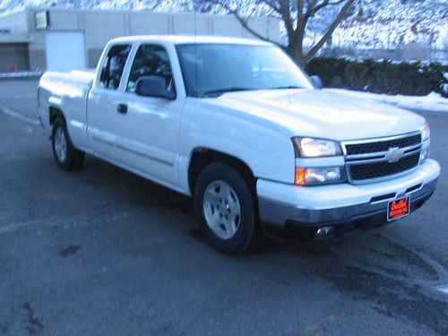 Very sharp, one owner 06 chevy 4dr extcab with only 48,000 miles 2wd
