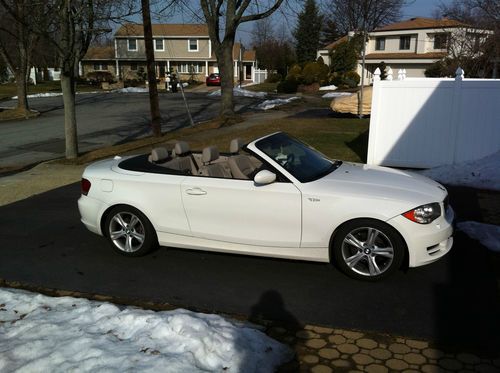 2008 white w/ blk top and grey interior, 2 door, great condition,