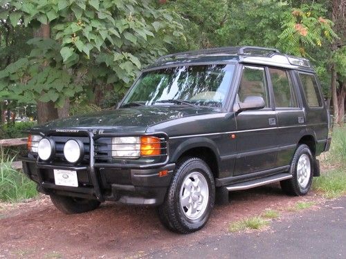 1995 land rover discovery . 64,417 miles . 5 speed manual . 7 passenger .rear ac