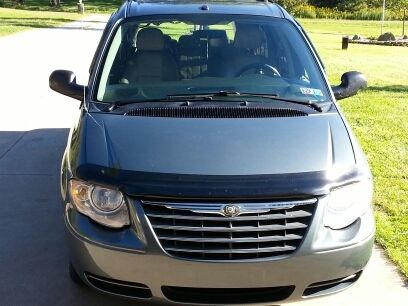 2007 chrysler town and country  wpc signature series  well equipped  very clean