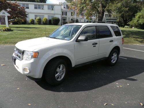 2010 ford escape xlt suv - looks and runs great!!  must see and drive!!