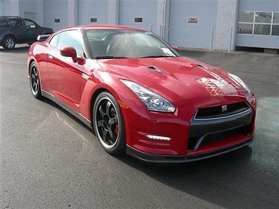 Pre-owned 2014 gtr track edition awd, $$  save from new $$  1157 miles