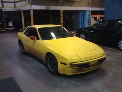 Porsche 944, yellow , no reserve