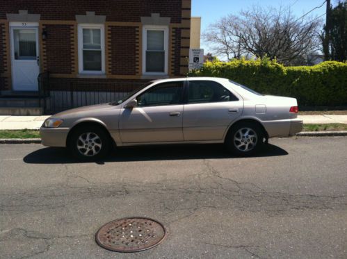 Well maintained 2 owner 2000 camry xle