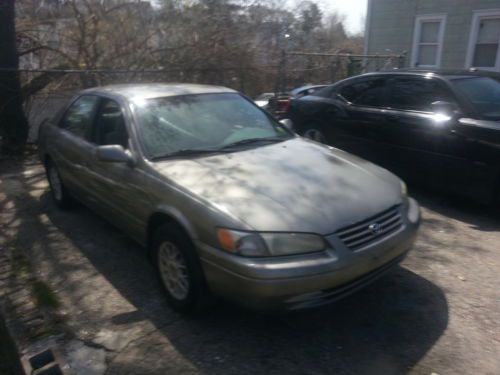 Toyota camry 1998 4cyl. pefect car great gas nr 1998 toyota camry 4 cyl