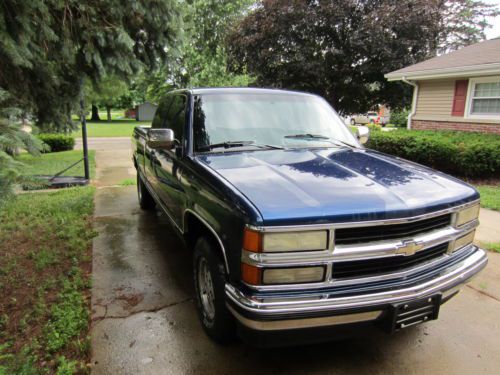 1994 chevrolet full size cab and a half pick up truck