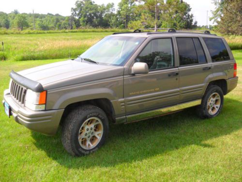 Jeep grand cherokee-4 wheel drive v8 auto well maintained great driver body good