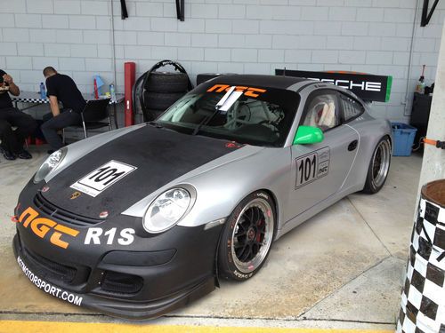 Porsche 997 gt3 cup 2009 less than 40 hours from new