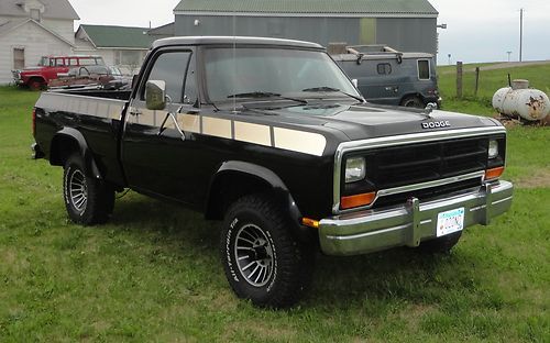 1987 dodge w100 short box 4x4 dual tanks roll bar