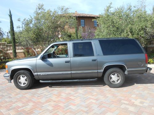No reserve!! chevy suburban 1500 ls~suv~v8 5.7l~automatic~4wd~a/c~pw~3rd row