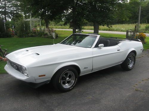 Very nice white convertible 351 cl mustang