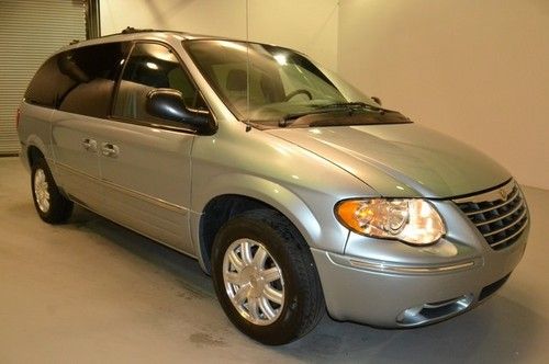 Chrysler town &amp; country touring dvd sunroof power heated leather clean carfax