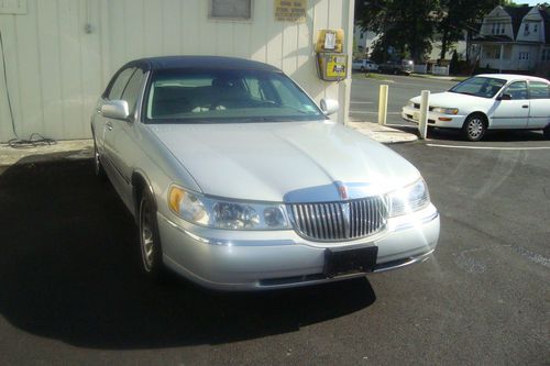 2000 lincoln town car signature series