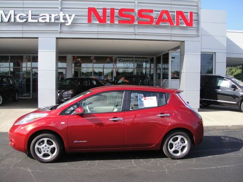 2012 nissan leaf sv hatchback 4-door electric vehicle w/ 785 miles! dealer owned