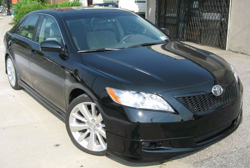 2009 toyota camry le 4 dr auto with se body kit, sport suspension 19" wheels
