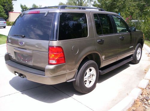 **no reserve** 2004 ford explorer xlt, leather, 3rd row, one owner, 102k, texas*