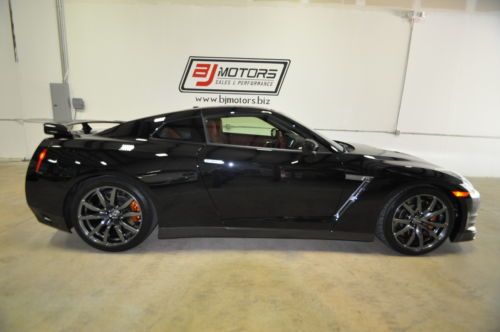 2014 nissan gt-r red and black interior prermium edition only 1400 miles