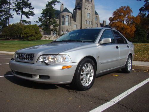 2004 volvo s40 sedan great condition, good fuel economy and safe no reserve !