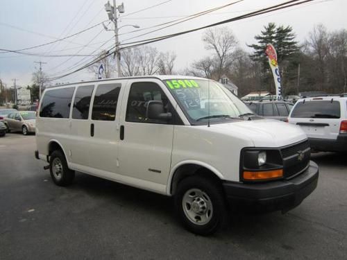 2005 chevrolet 12 passenger express g2500 van 12 pass. front and rear air nr!!