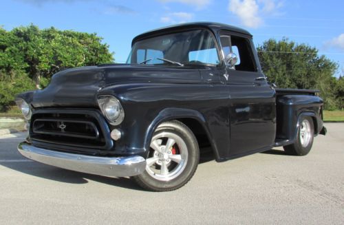 Amazing 1957 chevy 3100 apache shortbed stepside hot street rod show truck! wow!
