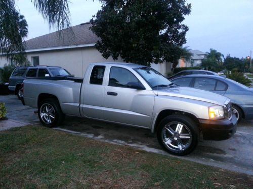 2006 dodge dakota extra cab 4doors