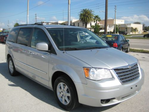2010 chrysler town and country touring stow n&#039; go