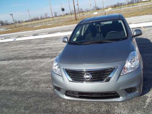 2014    nissan versa   sv  model    92  miles    nice and clean  cd player