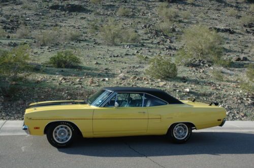Plymouth road runner 1970 440 6 pack yellow, black and silver interior
