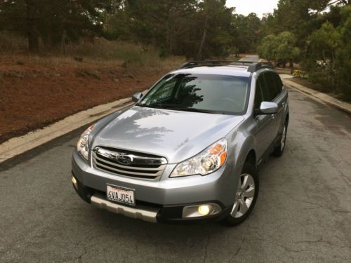 Subaru outback 2013 3.6r limited like new!!! 38k miles