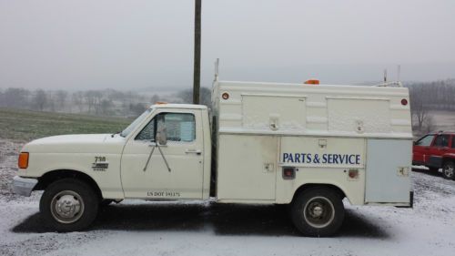 1990 service truck with enclosed utility bed