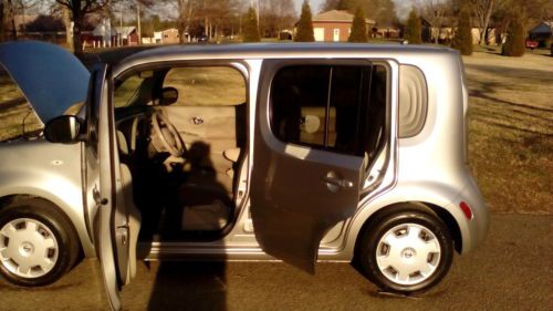 2010 nissan cube approx 54k miles...silver, super clean!! like new