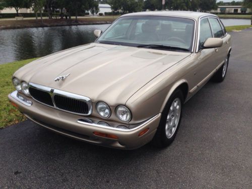 Two owner low mile amazing super clean well maintained jaguar