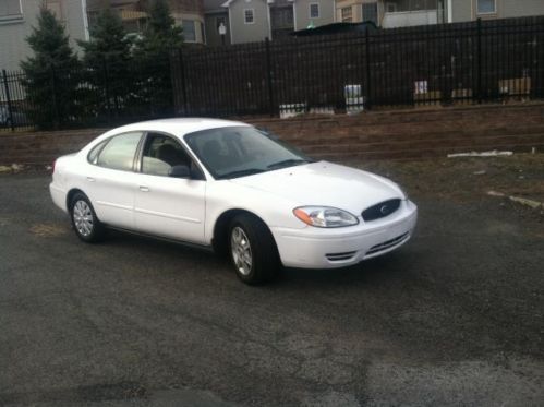 2007 ford taurus  se  loaded highway miles runs great easy on gas no reserve