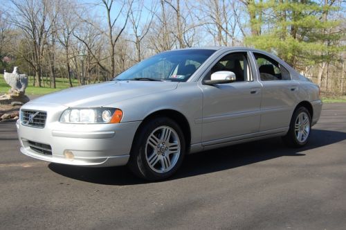 Very clean 2008 volvo s-60 2.5 liter turbo, auto trans, leather, moonroof, alloy