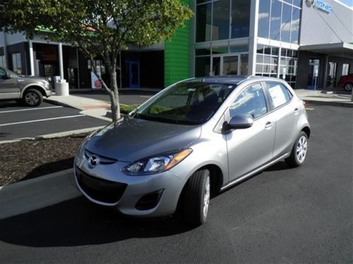 Sport fwd automatic 4-door hatchback all new 2014 mazda2&#039;s discounted $3000!!!